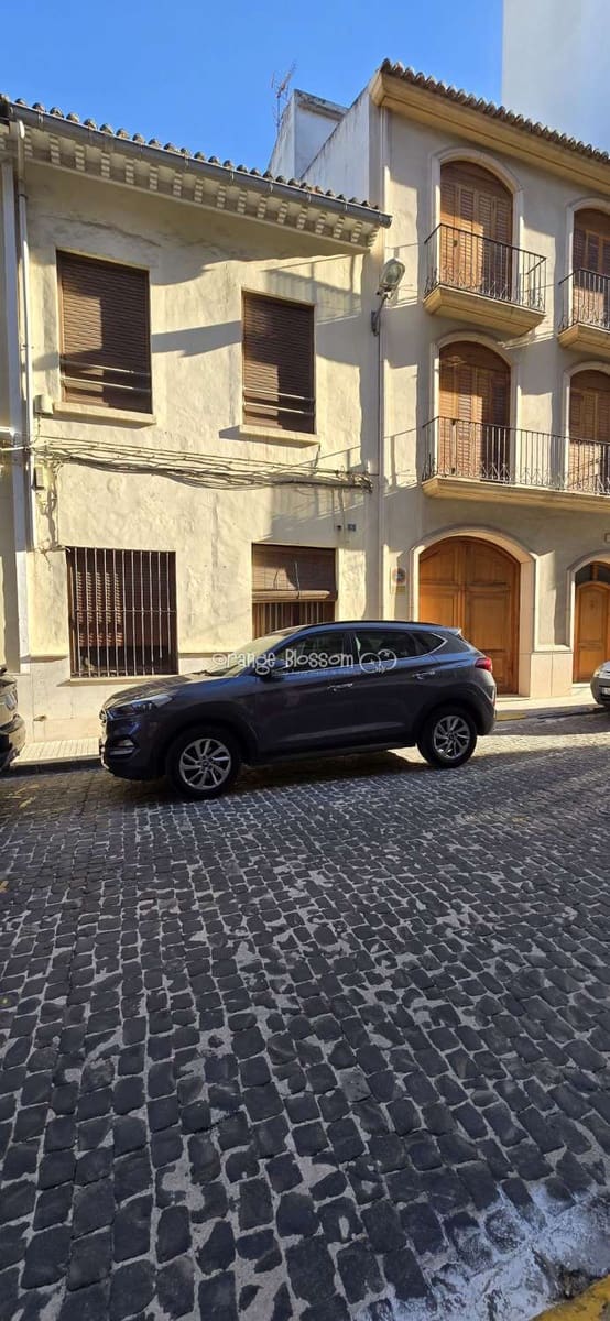 Casa de 4 habitaciones en Oliva en venta - 129.950 € (Ref: 9304865)