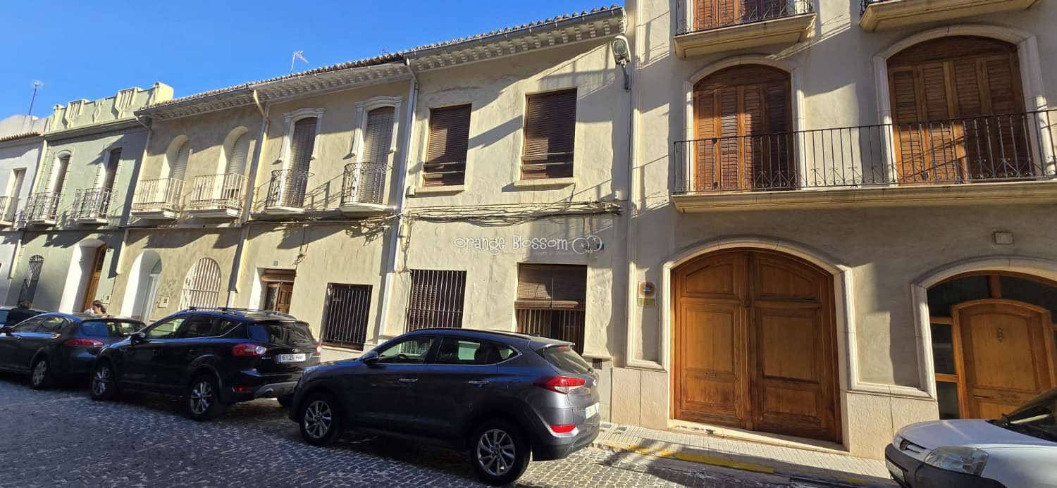 Casa de 4 habitaciones en Oliva en venta - 129.950 € (Ref: 9304865)