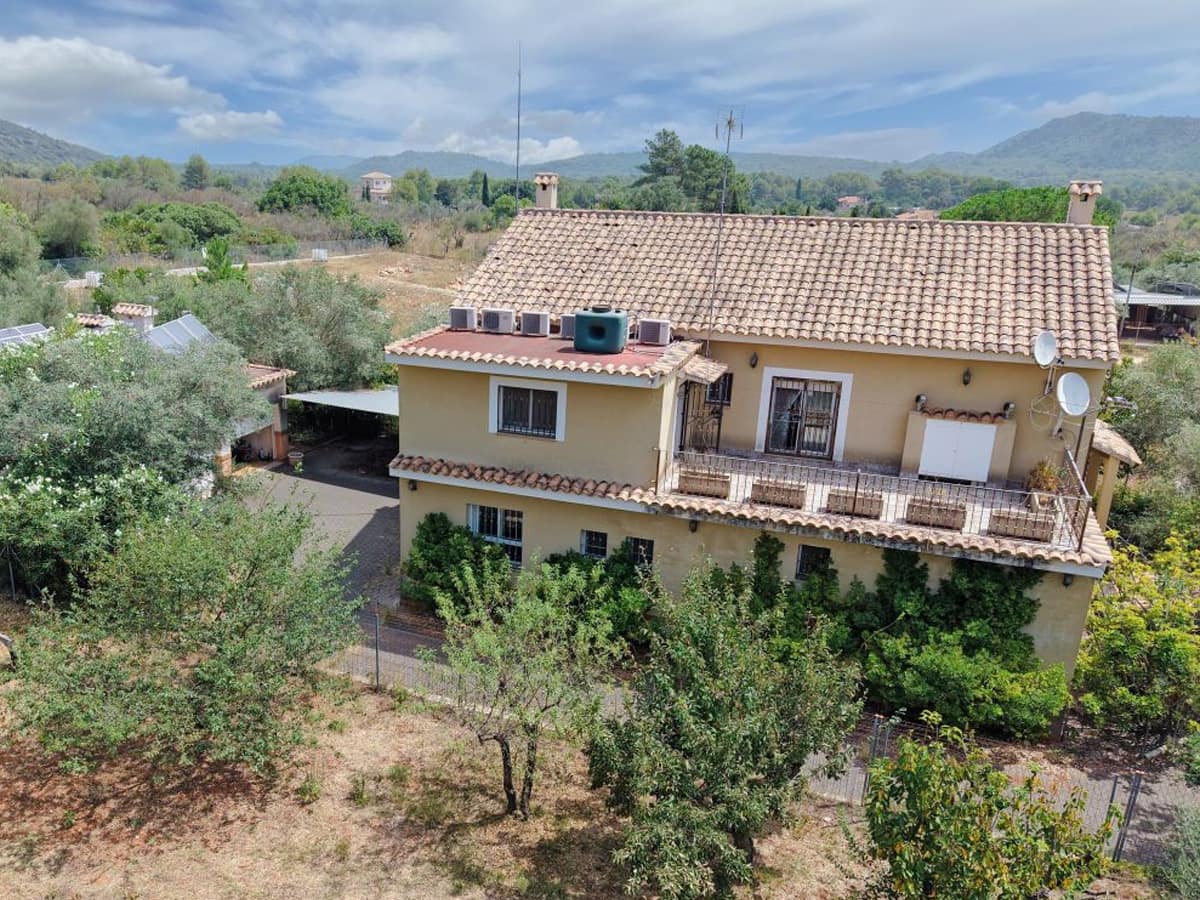 5 bedroom Villa for sale in Villalonga with pool garage - € 269,950 (Ref: 9472001)