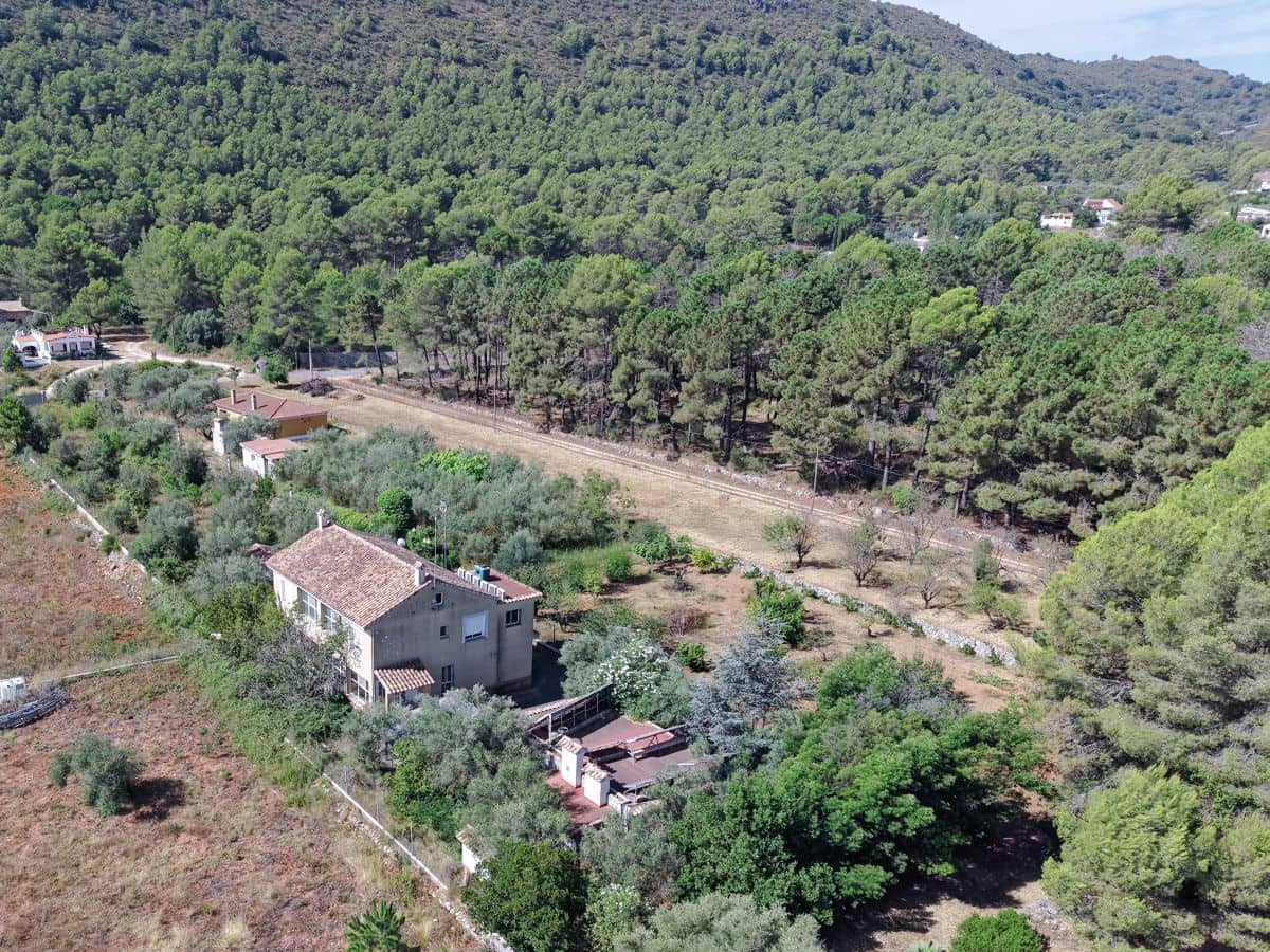 5 bedroom Villa for sale in Villalonga with pool garage - € 269,950 (Ref: 9472001)