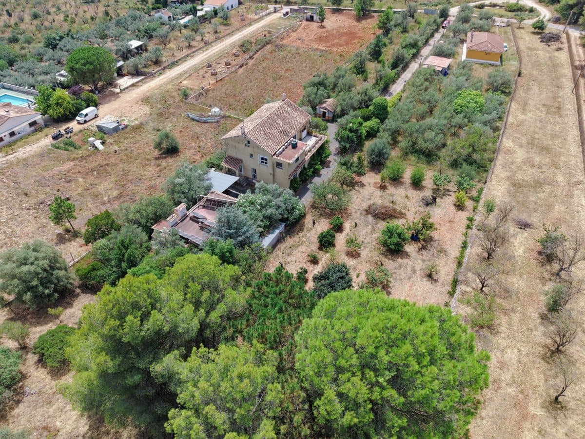 5 bedroom Villa for sale in Villalonga with pool garage - € 269,950 (Ref: 9472001)