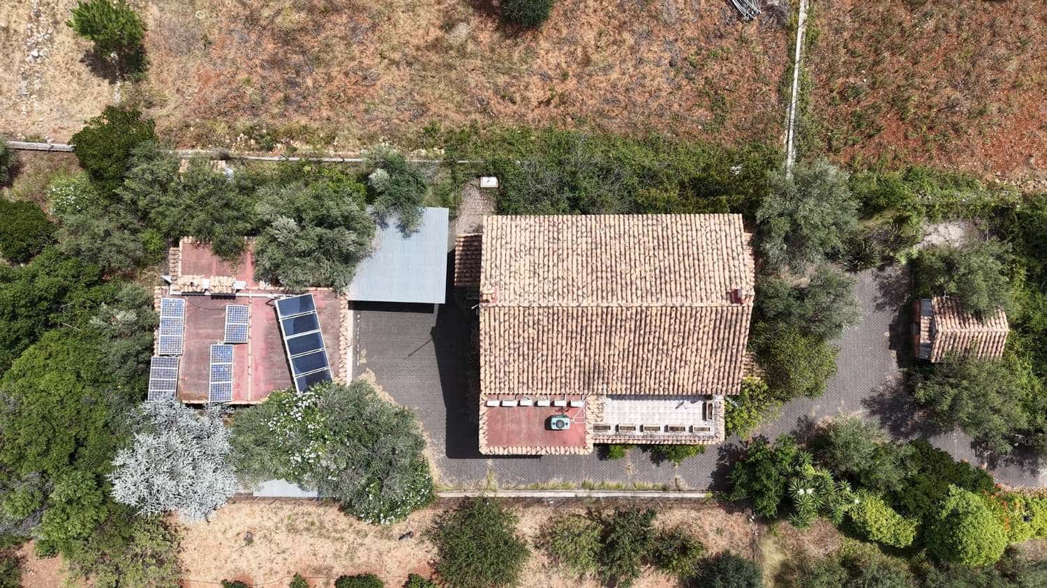 5 bedroom Villa for sale in Villalonga with pool garage - € 269,950 (Ref: 9472001)
