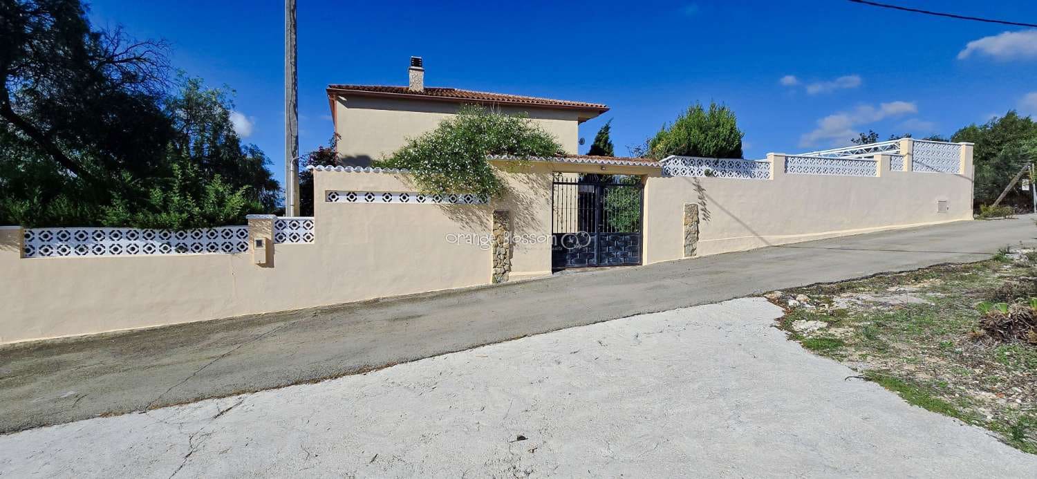 4 bedroom Villa for sale in Benicolet with pool - € 320,000 (Ref: 9499628)