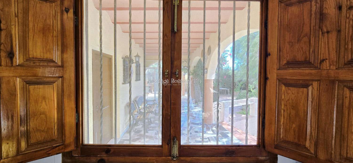 4 bedroom Villa for sale in Benicolet with pool - € 320,000 (Ref: 9499628)