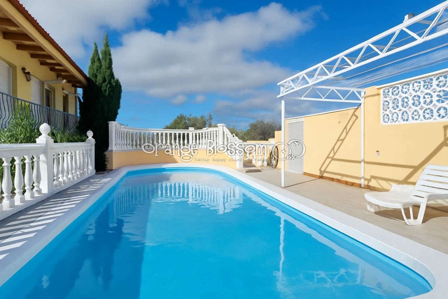 4 bedroom Villa for sale in Benicolet with pool - € 320,000 (Ref: 9499628)