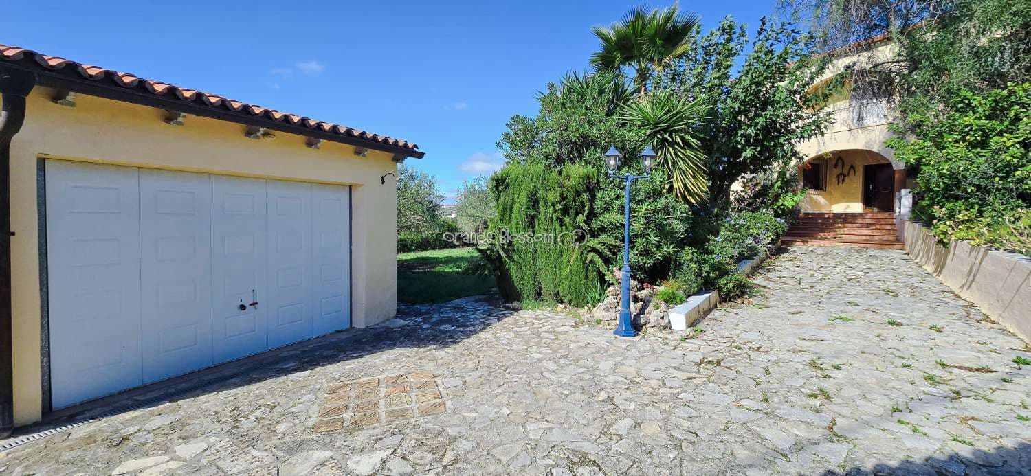 4 bedroom Villa for sale in Benicolet with pool - € 320,000 (Ref: 9499628)