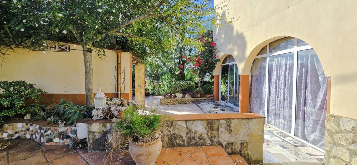 4 bedroom Villa for sale in Benicolet with pool - € 320,000 (Ref: 9499628)