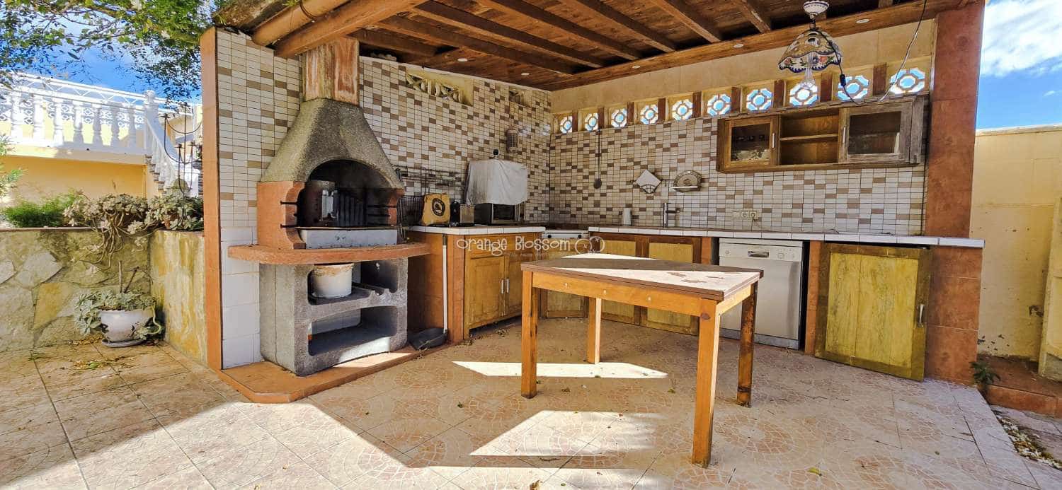 4 bedroom Villa for sale in Benicolet with pool - € 320,000 (Ref: 9499628)