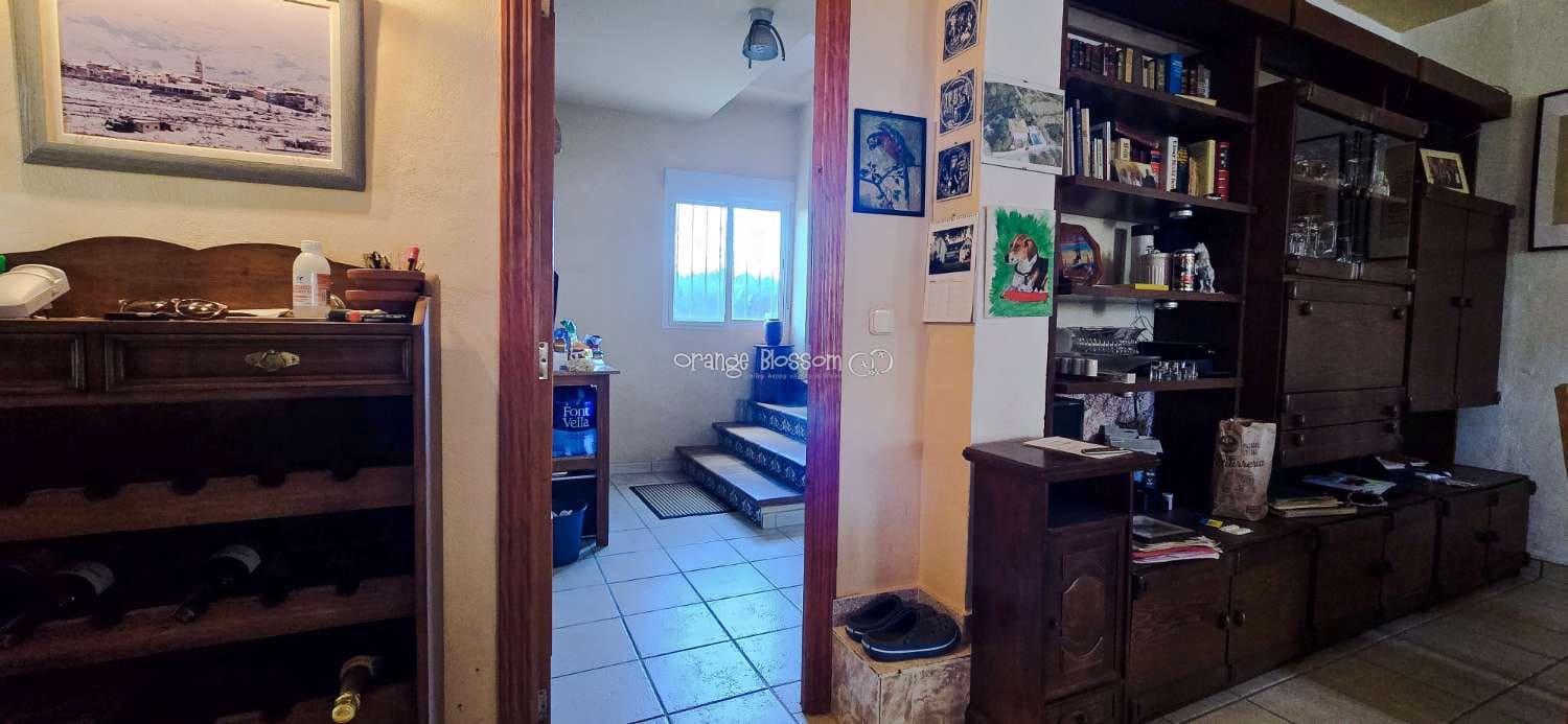 4 bedroom Villa for sale in Benicolet with pool - € 320,000 (Ref: 9499628)