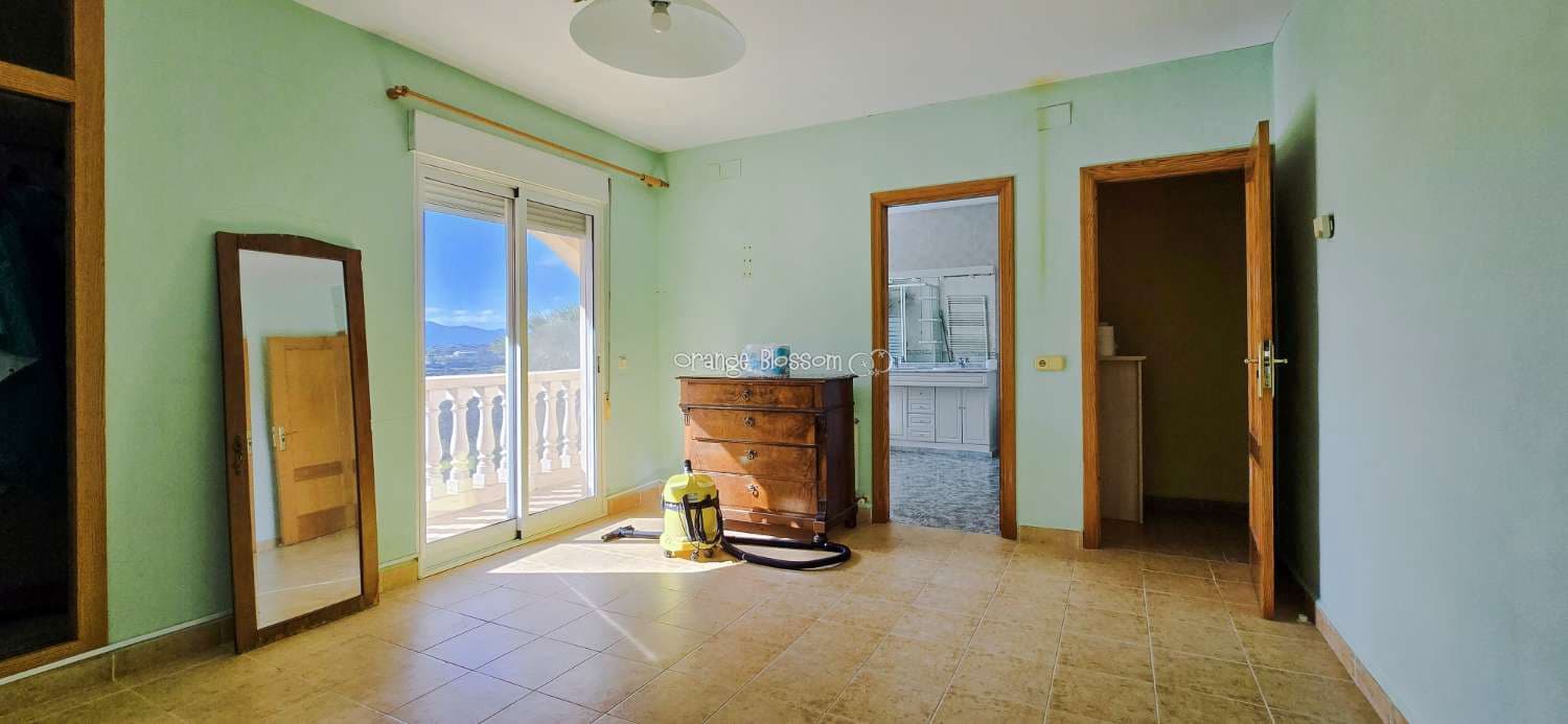 4 bedroom Villa for sale in Benicolet with pool - € 320,000 (Ref: 9499628)