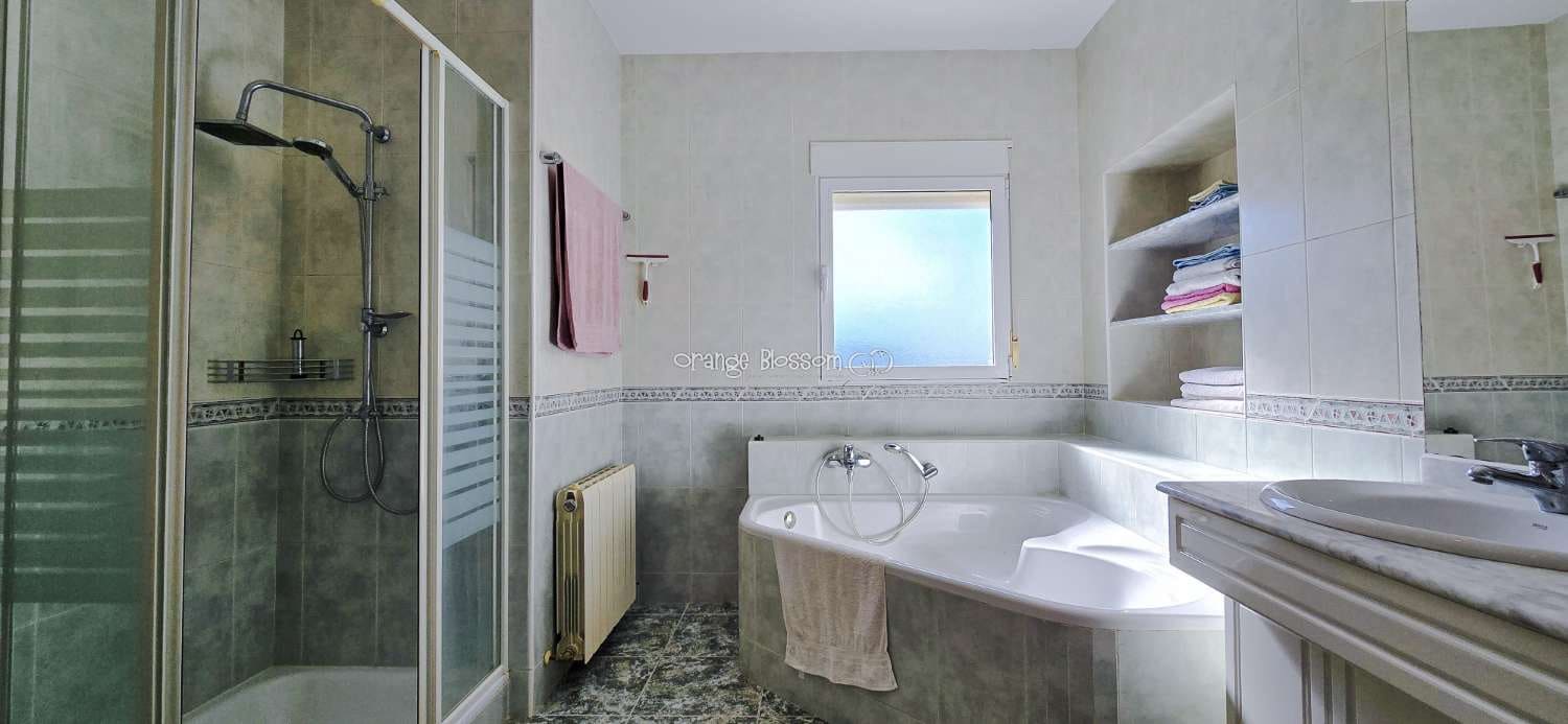 4 bedroom Villa for sale in Benicolet with pool - € 320,000 (Ref: 9499628)