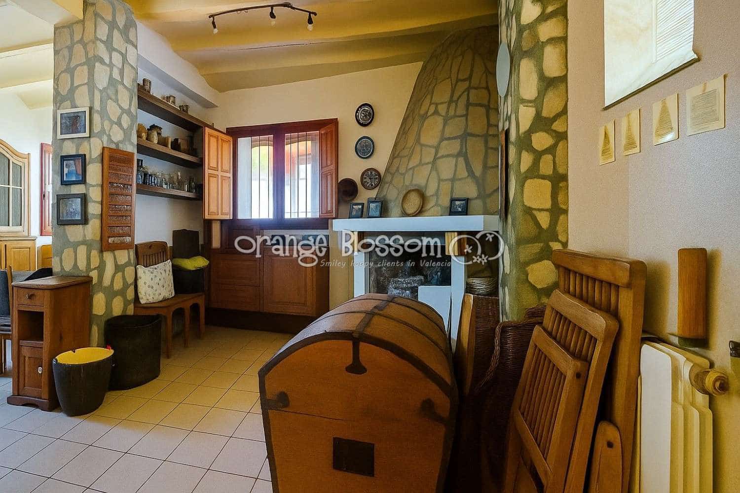 4 bedroom Villa for sale in Benicolet with pool - € 320,000 (Ref: 9499628)