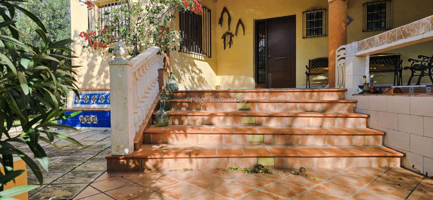 4 bedroom Villa for sale in Benicolet with pool - € 320,000 (Ref: 9499628)