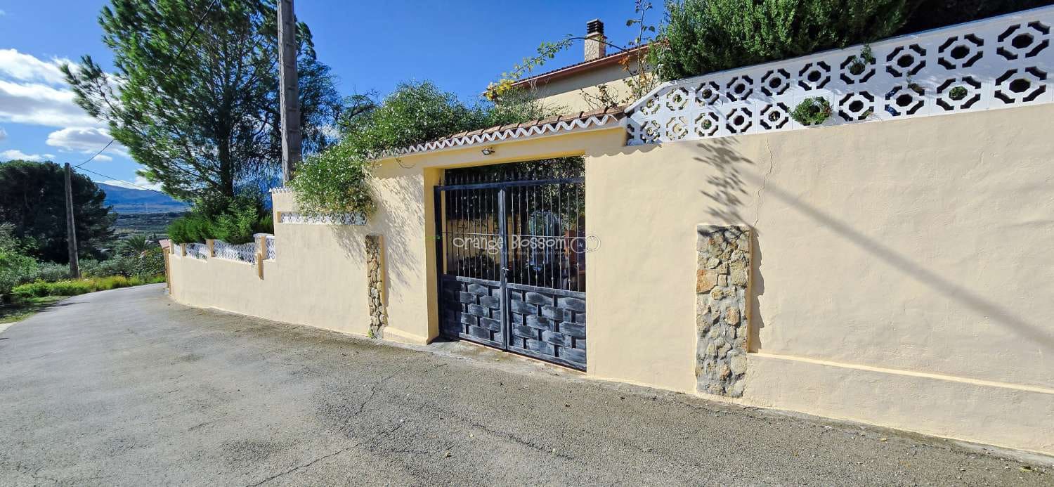 4 bedroom Villa for sale in Benicolet with pool - € 320,000 (Ref: 9499628)