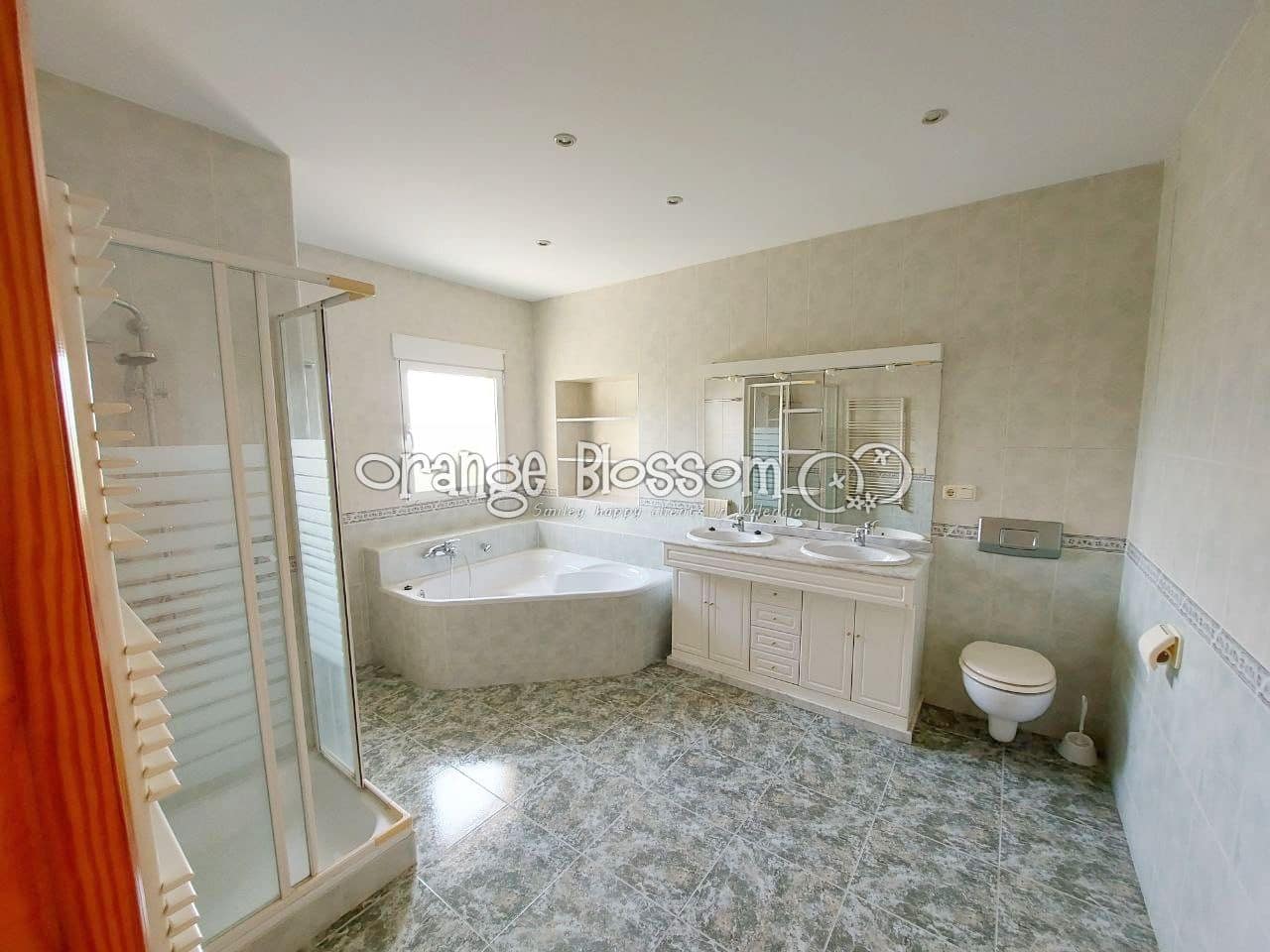 4 bedroom Villa for sale in Benicolet with pool - € 320,000 (Ref: 9499628)