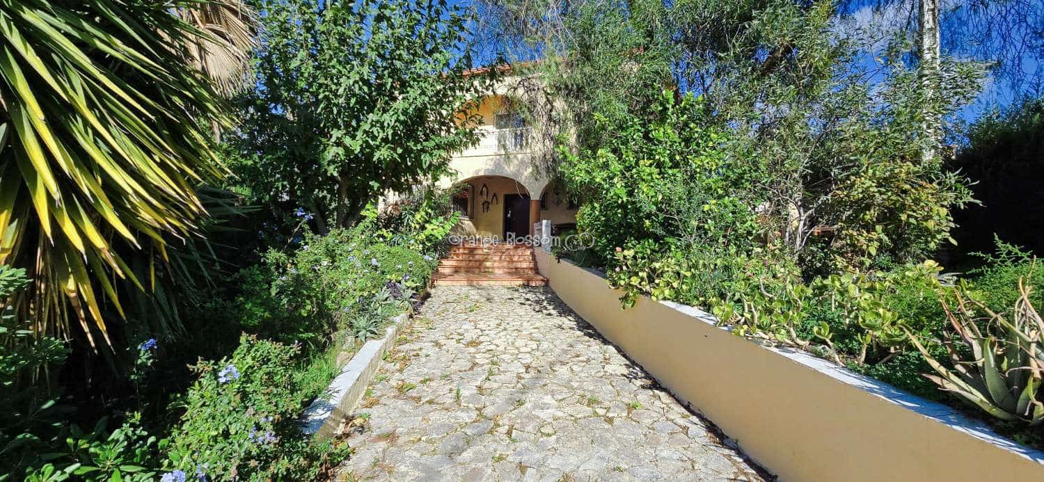 4 bedroom Villa for sale in Benicolet with pool - € 320,000 (Ref: 9499628)