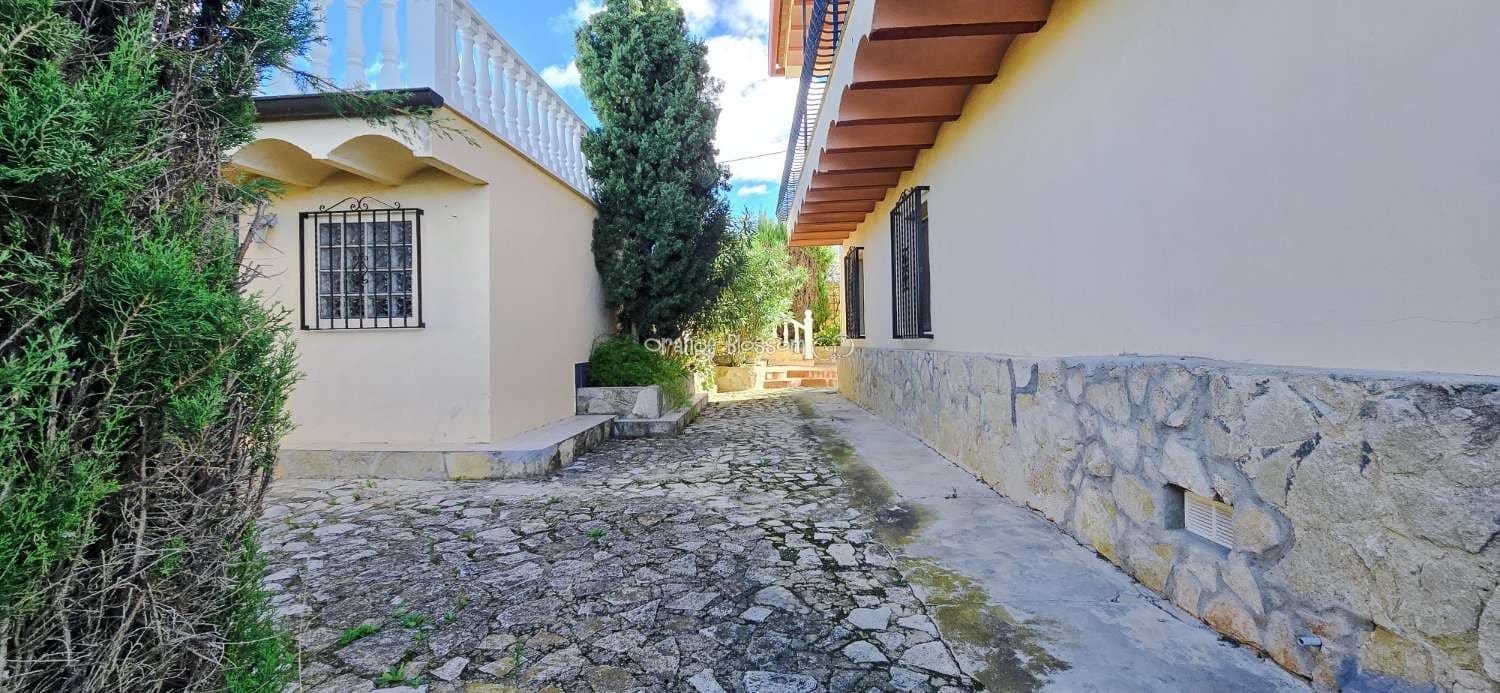 4 bedroom Villa for sale in Benicolet with pool - € 320,000 (Ref: 9499628)