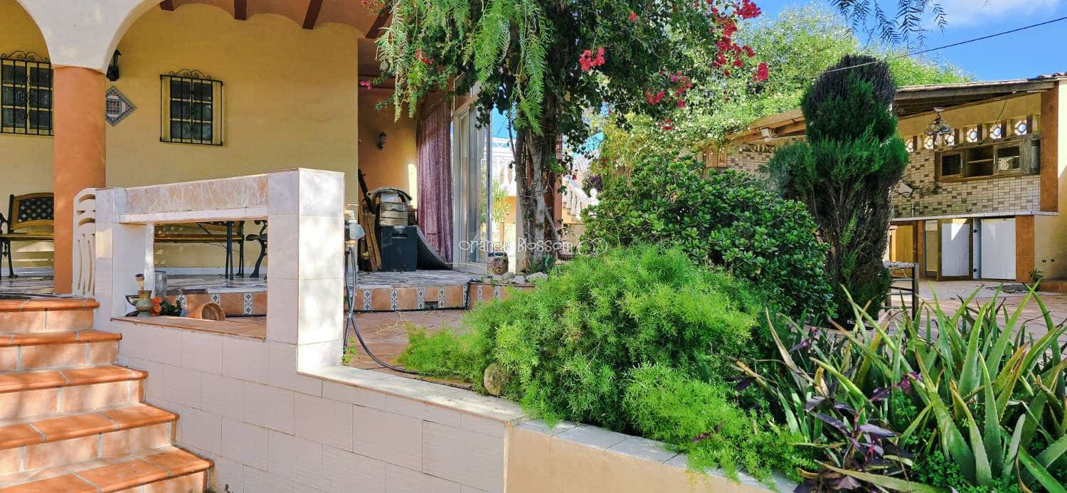 4 bedroom Villa for sale in Benicolet with pool - € 320,000 (Ref: 9499628)