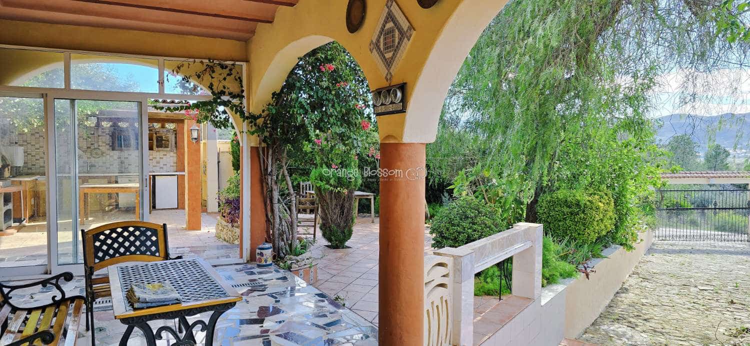 4 bedroom Villa for sale in Benicolet with pool - € 320,000 (Ref: 9499628)