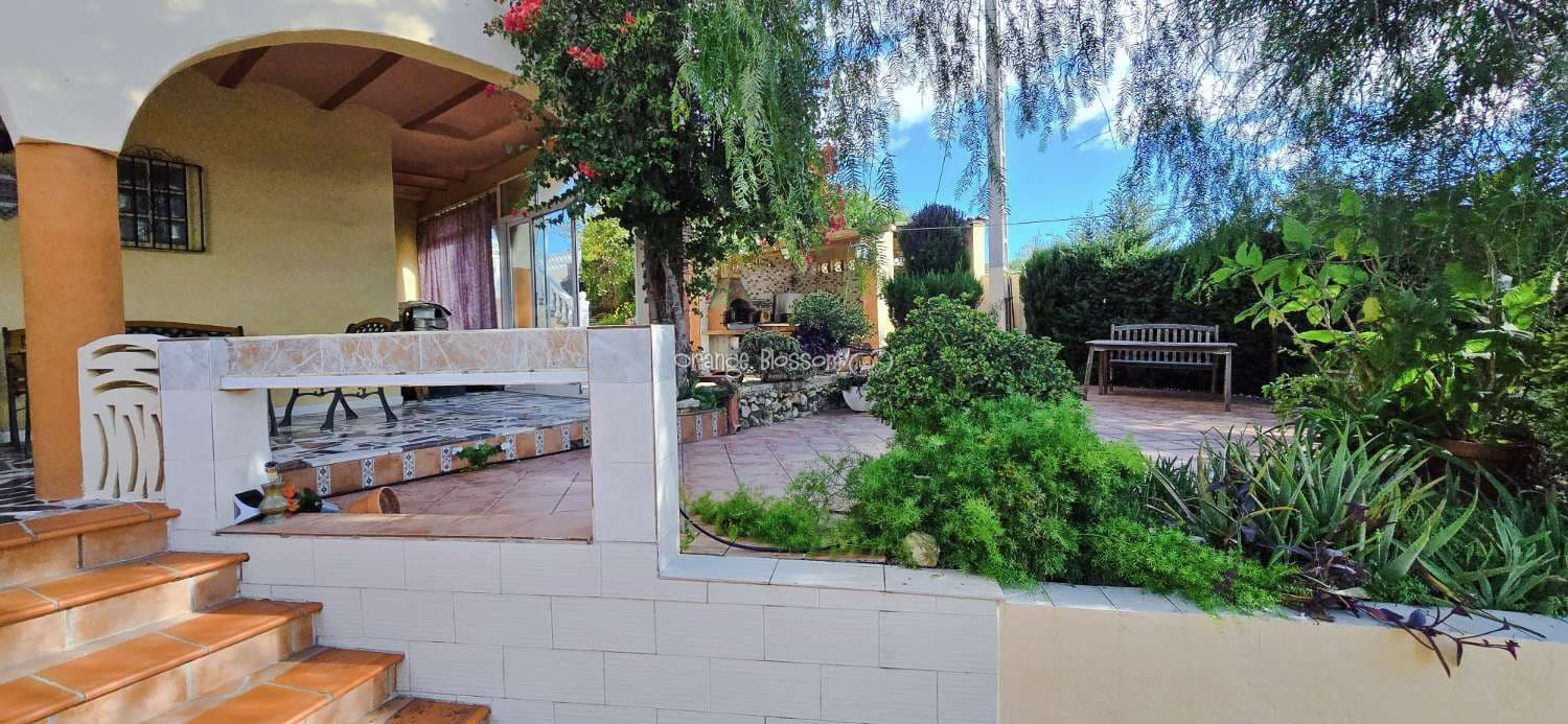 4 bedroom Villa for sale in Benicolet with pool - € 320,000 (Ref: 9499628)