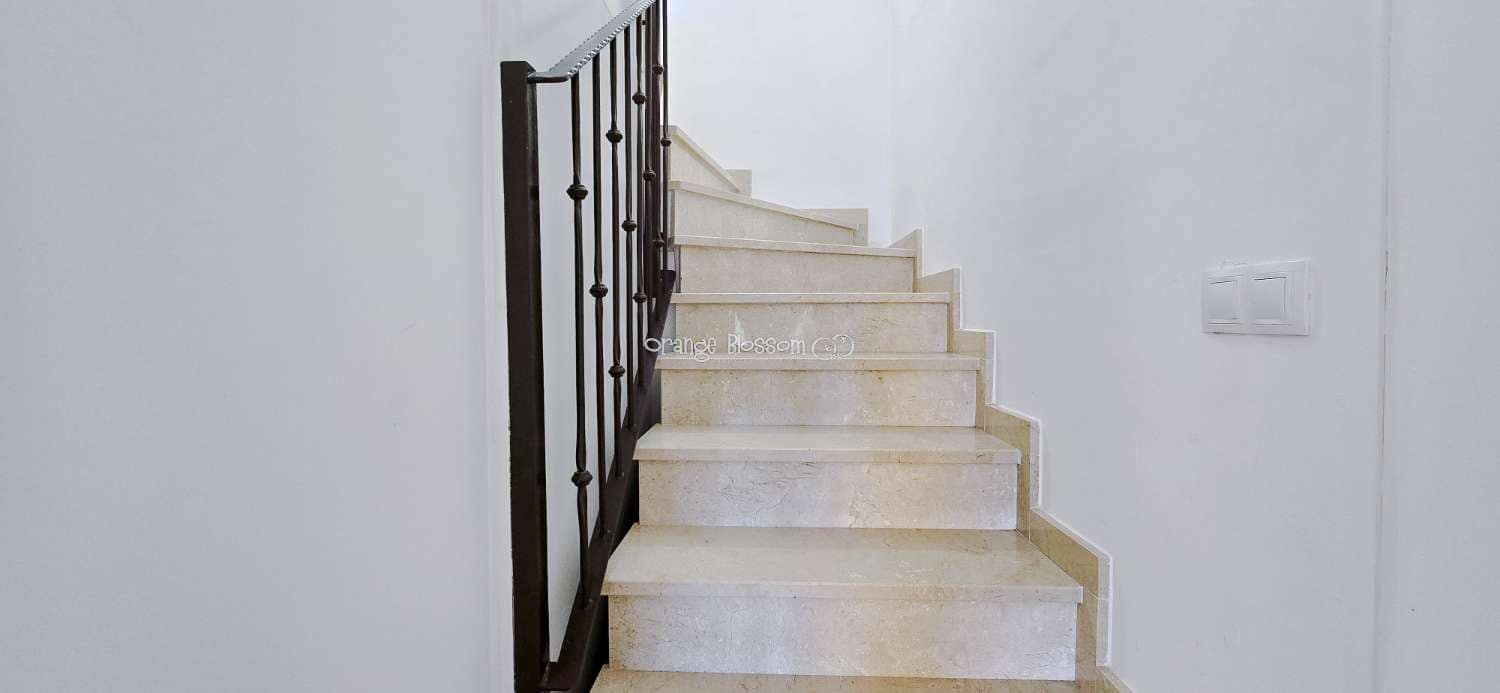 3 soverom Rekkehus til salgs i Ador med svømmebasseng garasje - € 220 000 (Ref: 9537185)