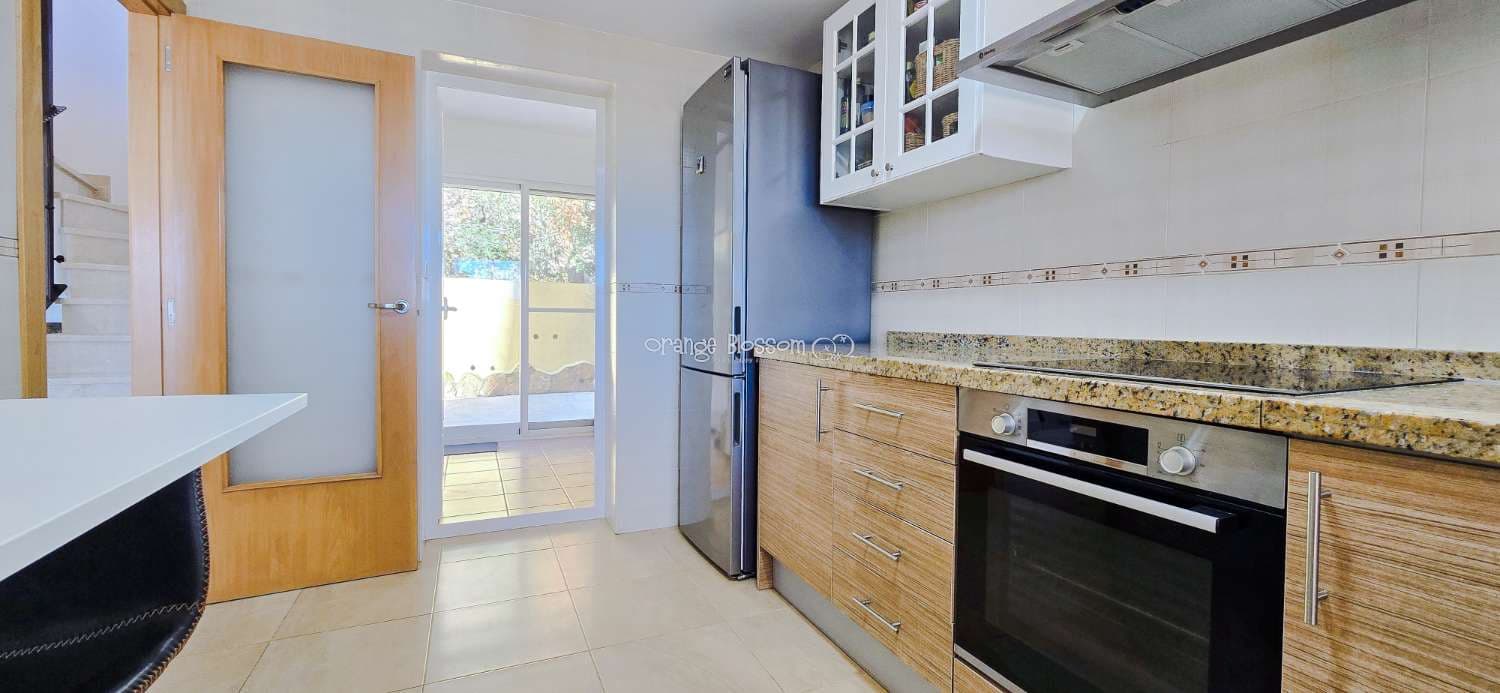 3 soverom Rekkehus til salgs i Ador med svømmebasseng garasje - € 220 000 (Ref: 9537185)