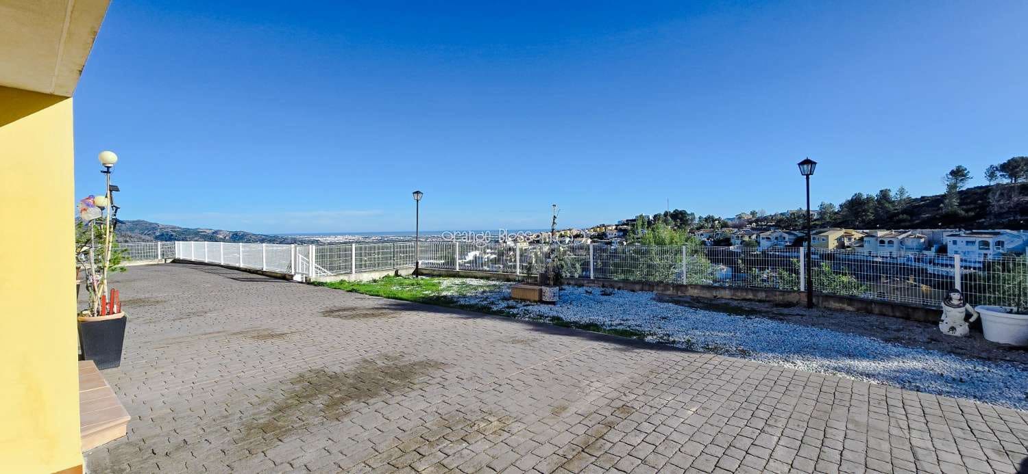 3 soverom Rekkehus til salgs i Ador med svømmebasseng garasje - € 220 000 (Ref: 9537185)