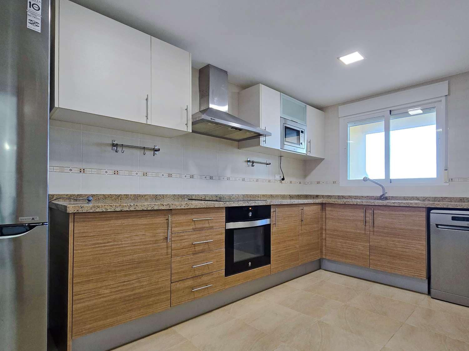 3 camera da letto Villetta a Schiera in vendita in Ador con piscina garage - 230.000 € (Rif: 9537186)