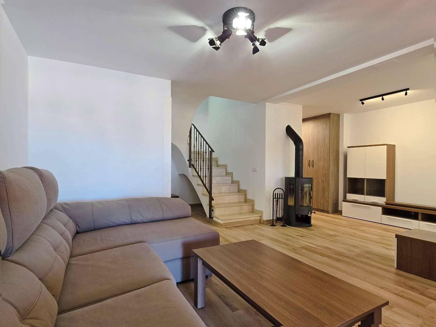 3 camera da letto Villetta a Schiera in vendita in Ador con piscina garage - 230.000 € (Rif: 9537186)