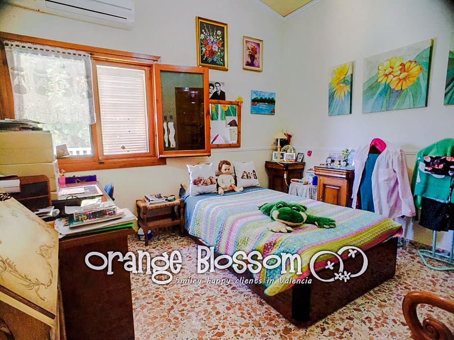 3 slaapkamer Villa te koop in Valencia stad met zwembad - € 209.000 (Ref: 9575521)