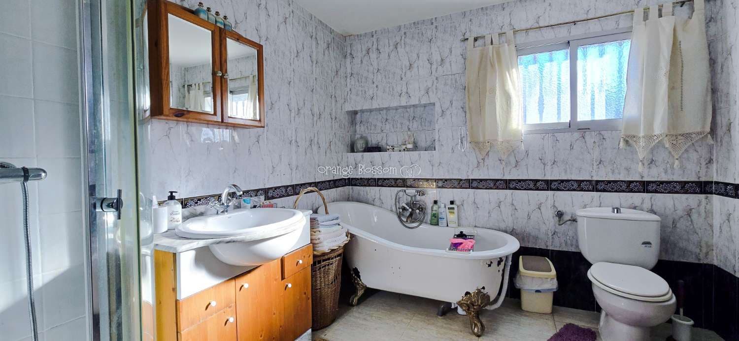 Chalet de 5 habitaciones en Villalonga en venta con piscina - 299.950 € (Ref: 9627143)