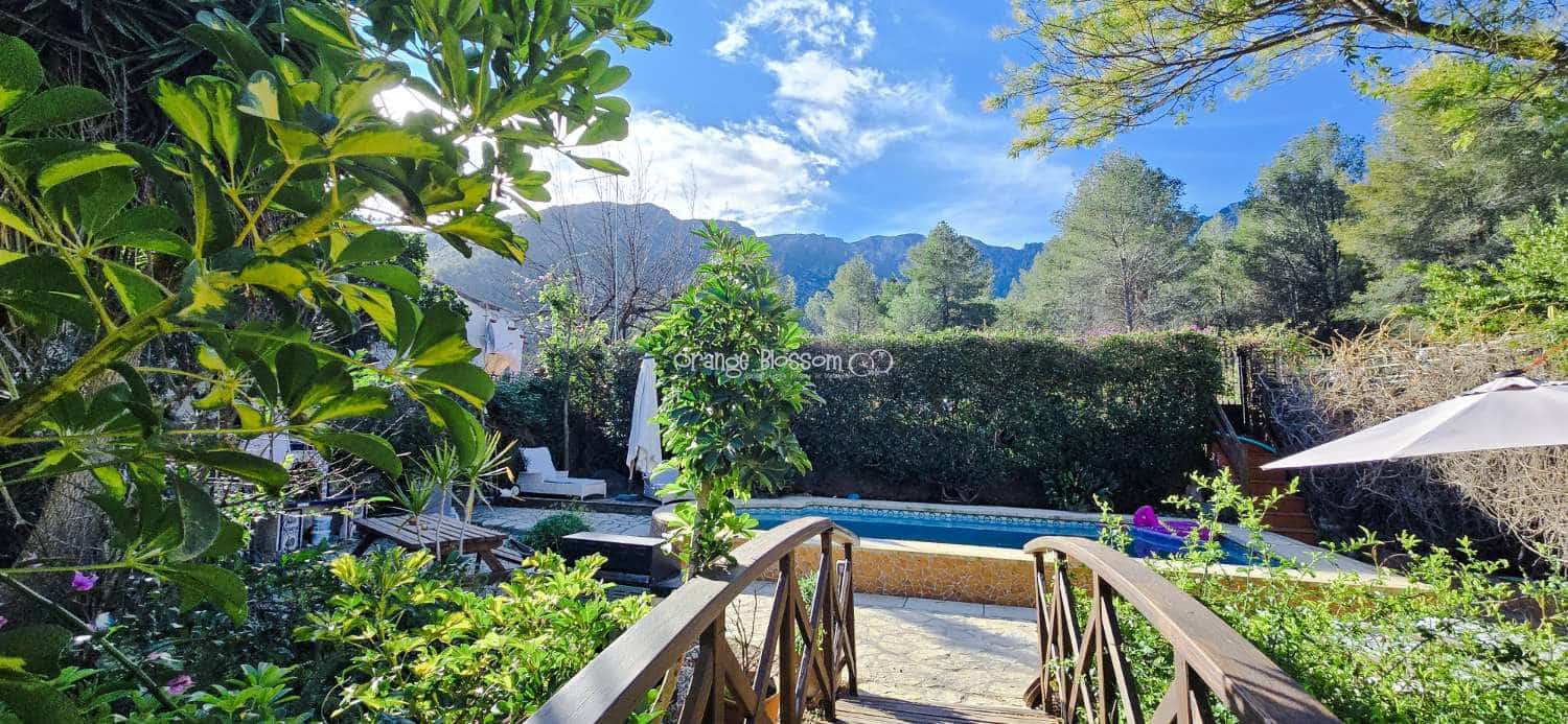 Chalet de 5 habitaciones en Villalonga en venta con piscina - 299.950 € (Ref: 9627143)