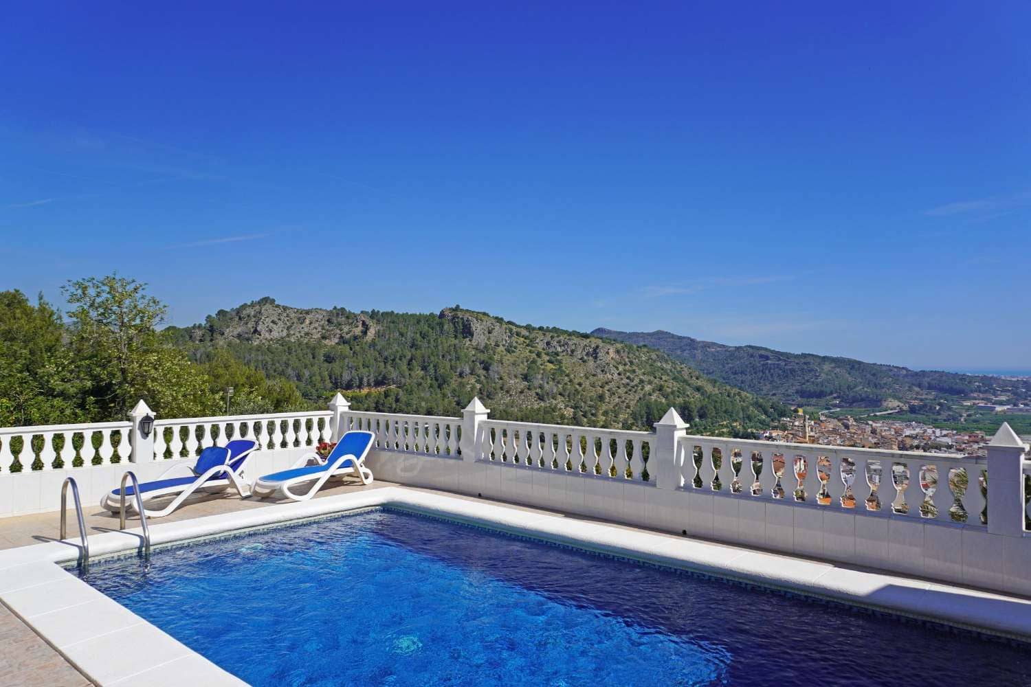 4 bedroom Townhouse for sale in Ador with pool garage - € 499,950 (Ref: 9807561)