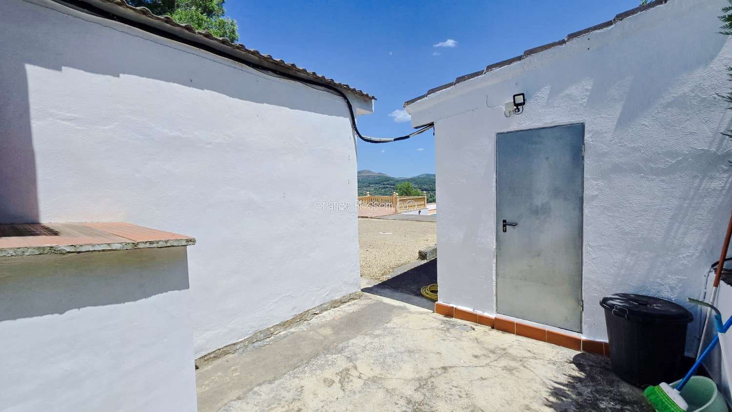 3 bedroom Villa for sale in Beniganim with pool - € 290,000 (Ref: 9895708)