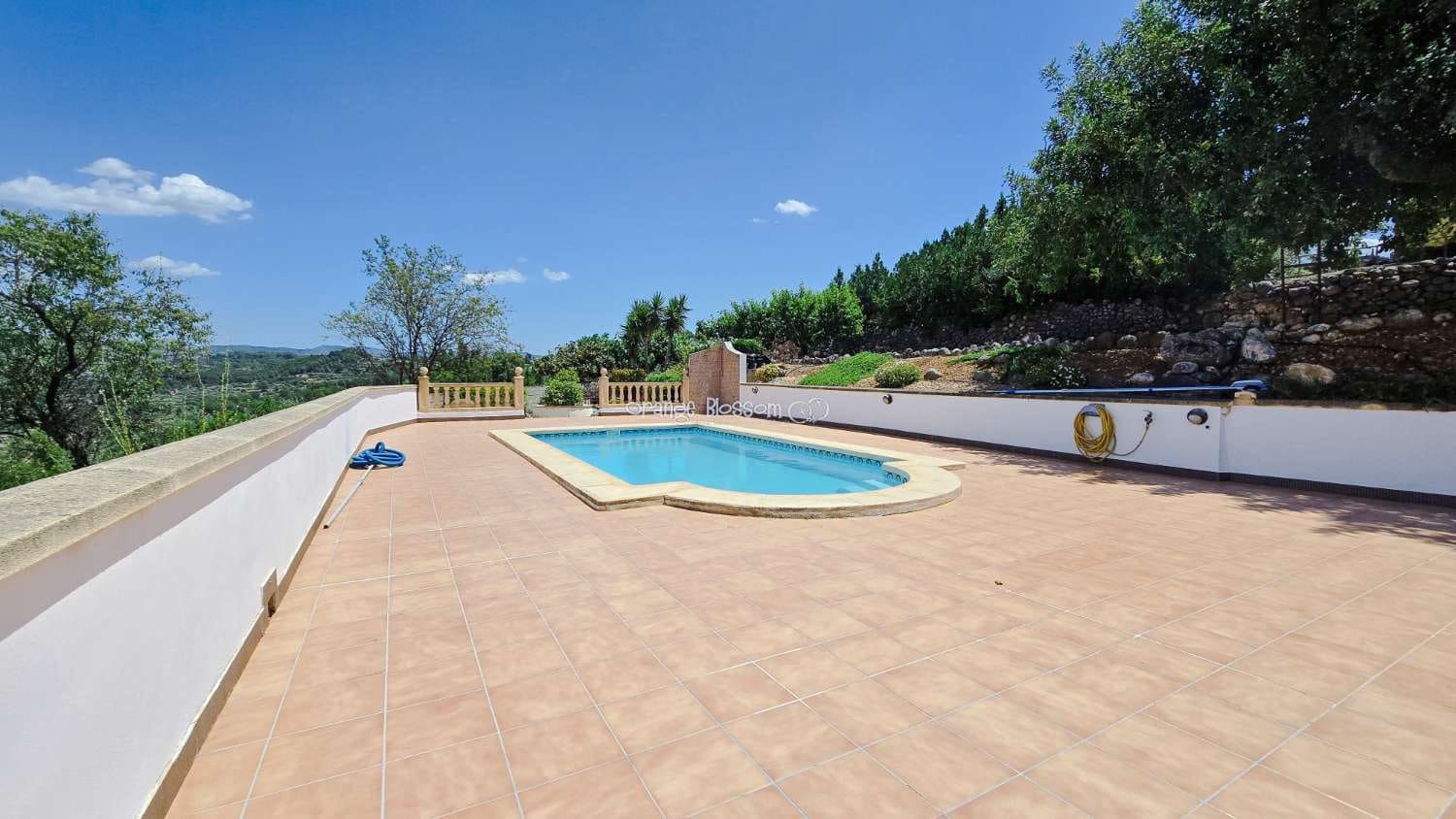 3 bedroom Villa for sale in Beniganim with pool - € 290,000 (Ref: 9895708)