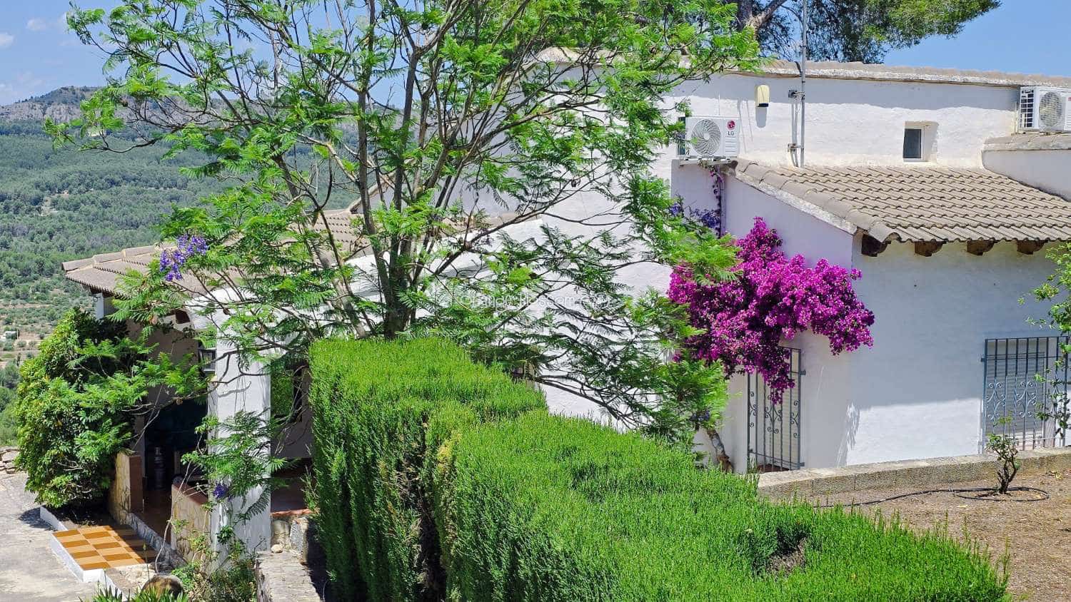 3 bedroom Villa for sale in Beniganim with pool - € 290,000 (Ref: 9895708)