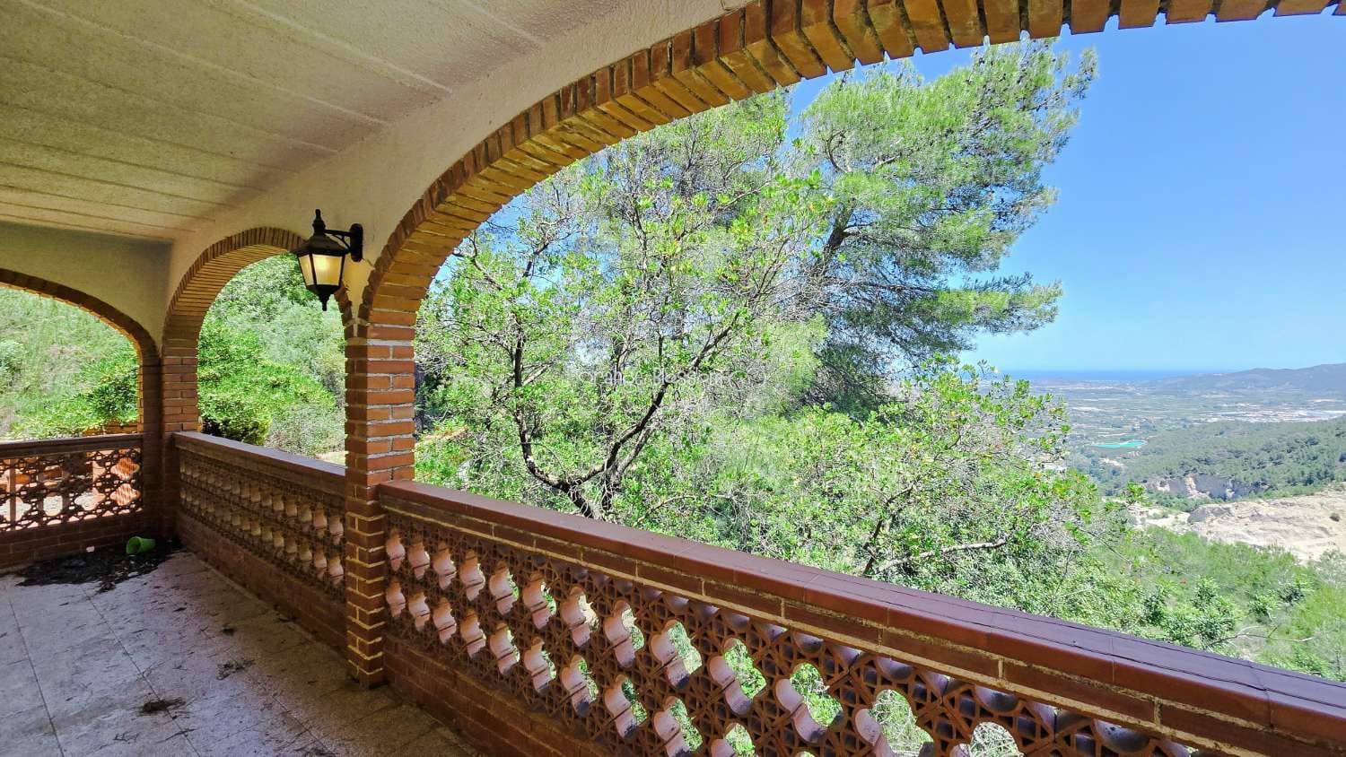 5 bedroom Villa for sale in Villalonga with pool garage - € 260,000 (Ref: 9931211)