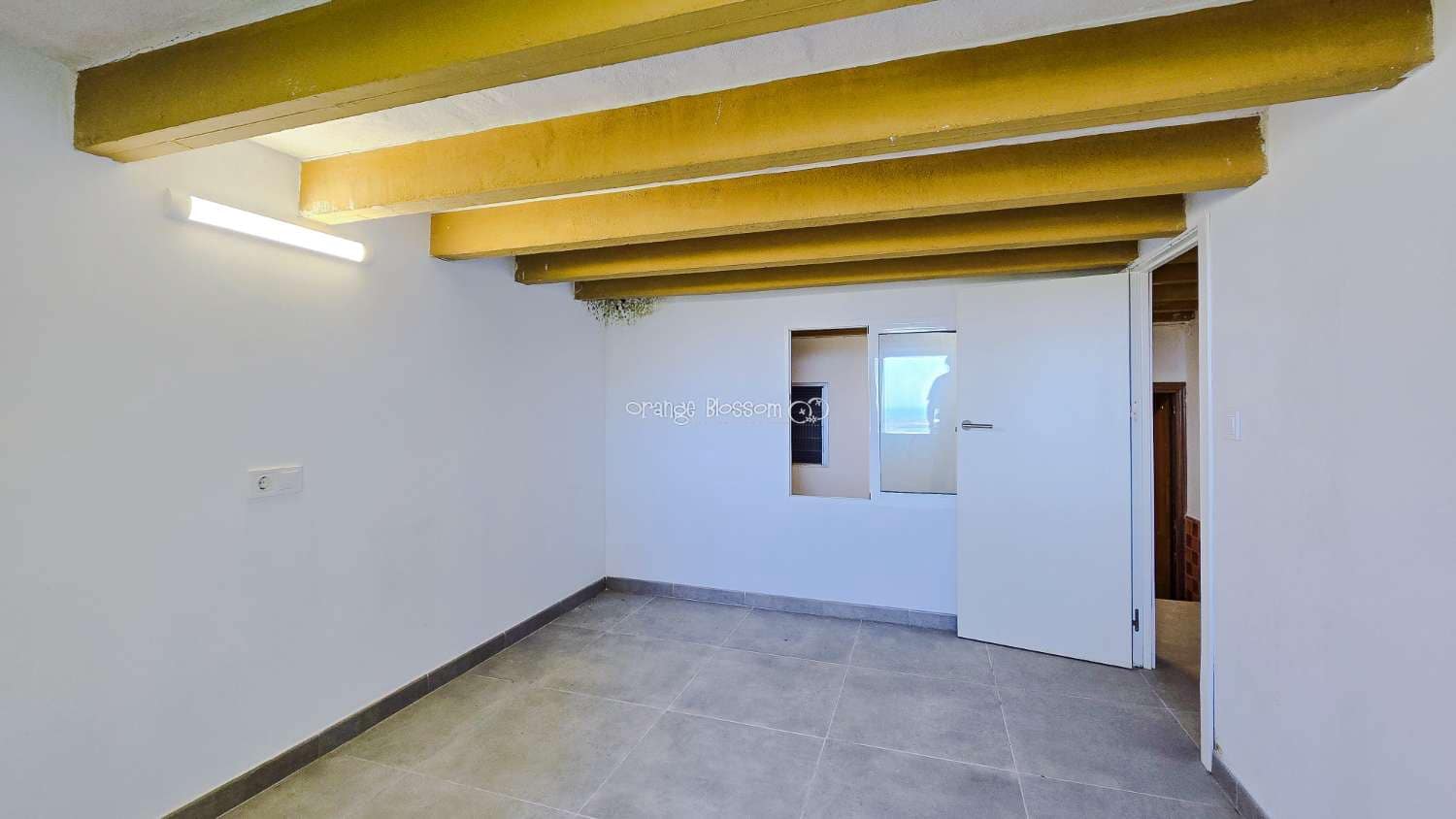 5 bedroom Villa for sale in Villalonga with pool garage - € 260,000 (Ref: 9931211)