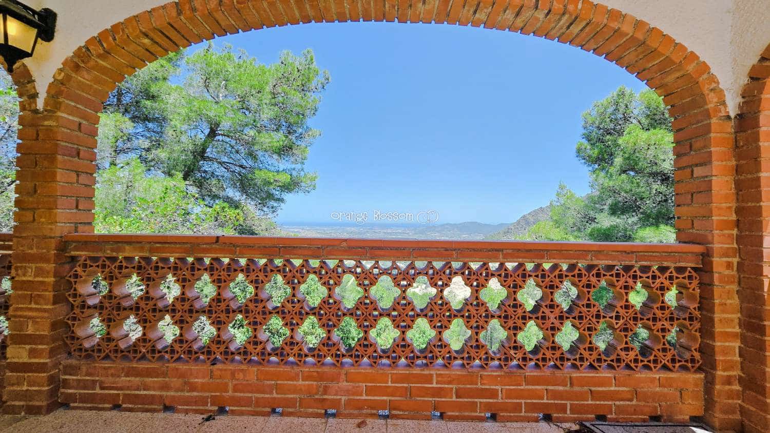5 bedroom Villa for sale in Villalonga with pool garage - € 260,000 (Ref: 9931211)