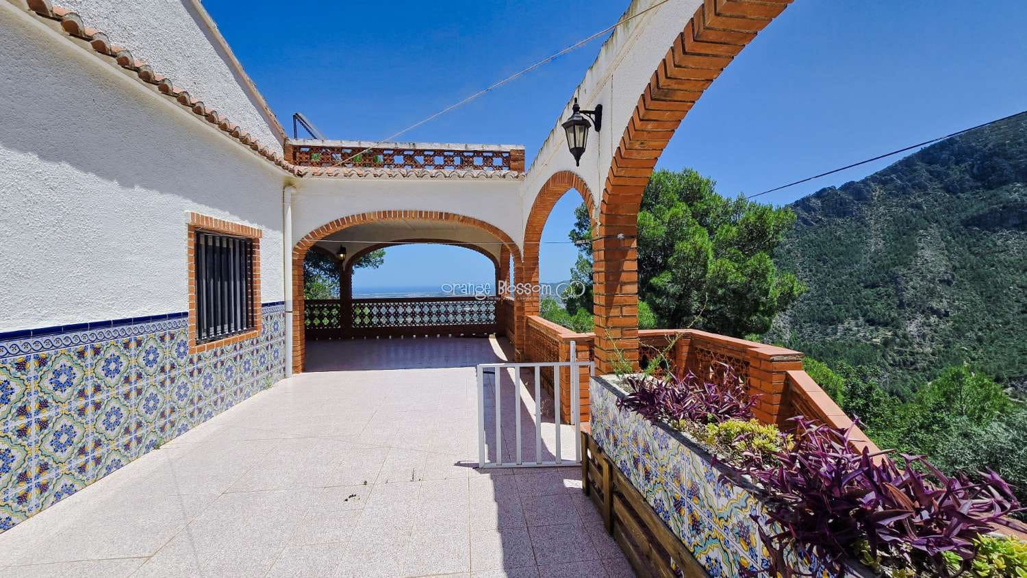 5 bedroom Villa for sale in Villalonga with pool garage - € 260,000 (Ref: 9931211)