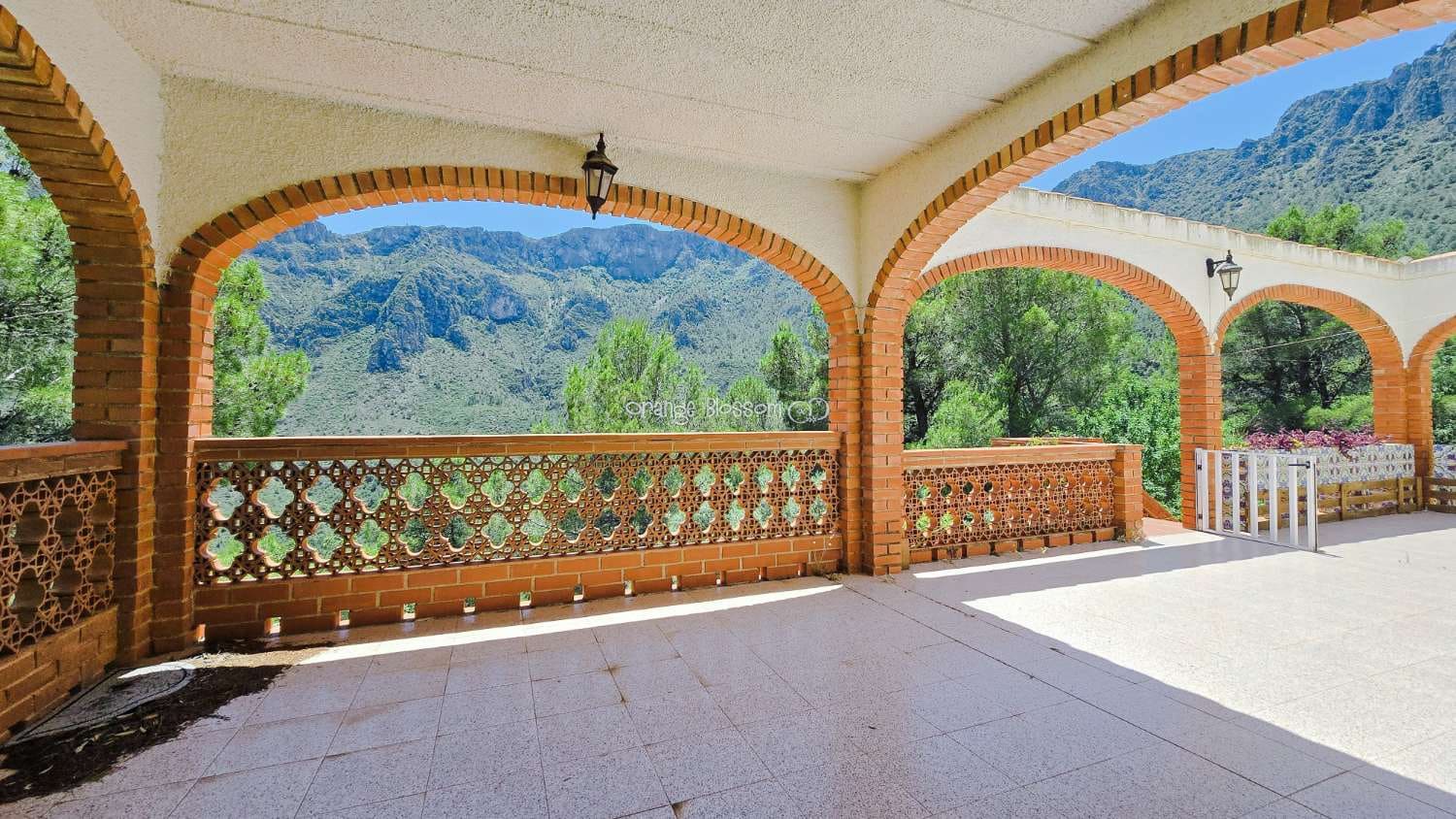 5 bedroom Villa for sale in Villalonga with pool garage - € 260,000 (Ref: 9931211)