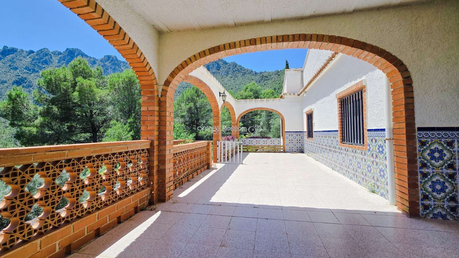 5 bedroom Villa for sale in Villalonga with pool garage - € 260,000 (Ref: 9931211)