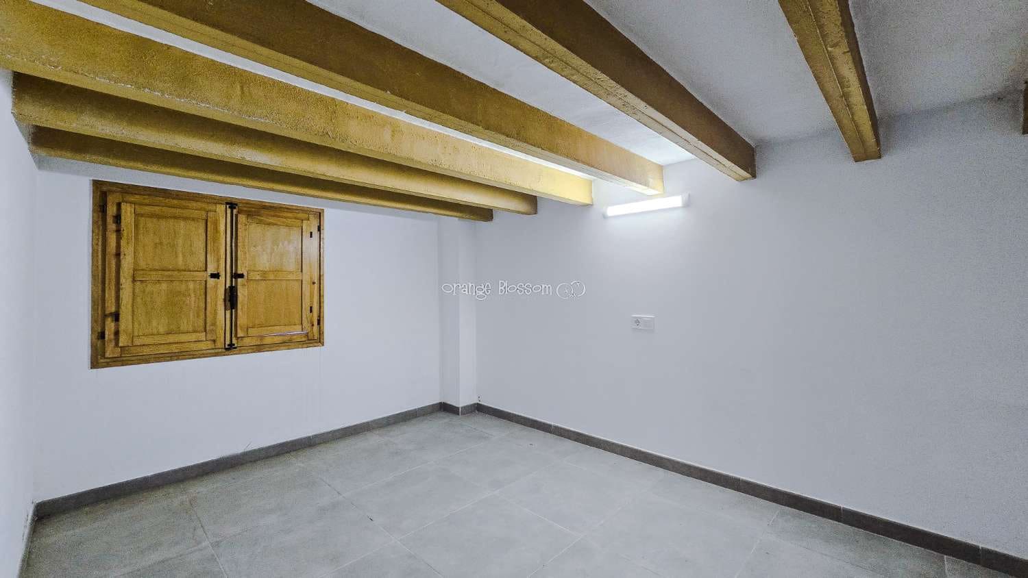 5 bedroom Villa for sale in Villalonga with pool garage - € 260,000 (Ref: 9931211)