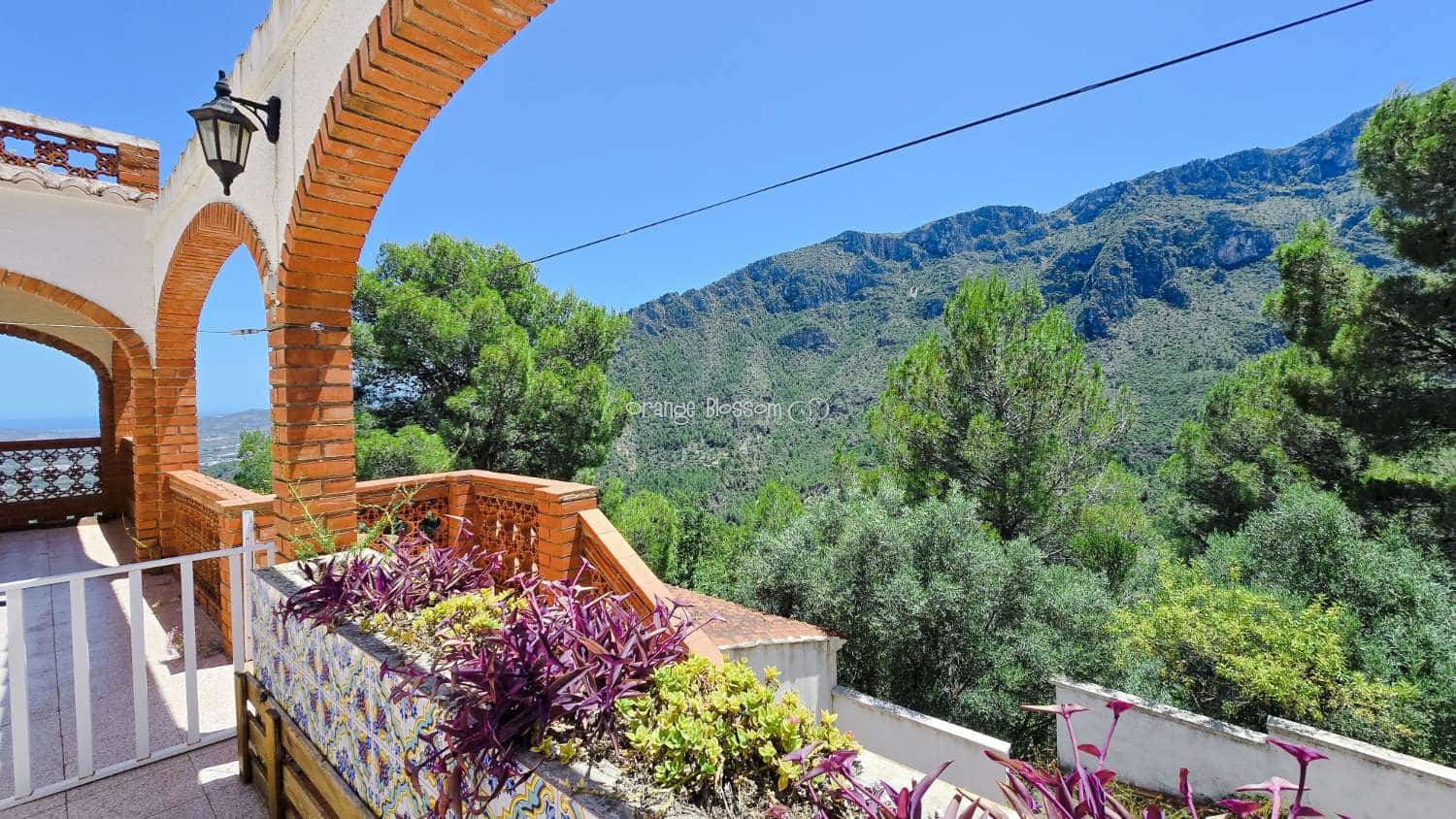 5 bedroom Villa for sale in Villalonga with pool garage - € 260,000 (Ref: 9931211)