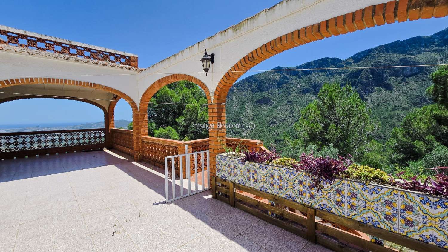 5 bedroom Villa for sale in Villalonga with pool garage - € 260,000 (Ref: 9931211)