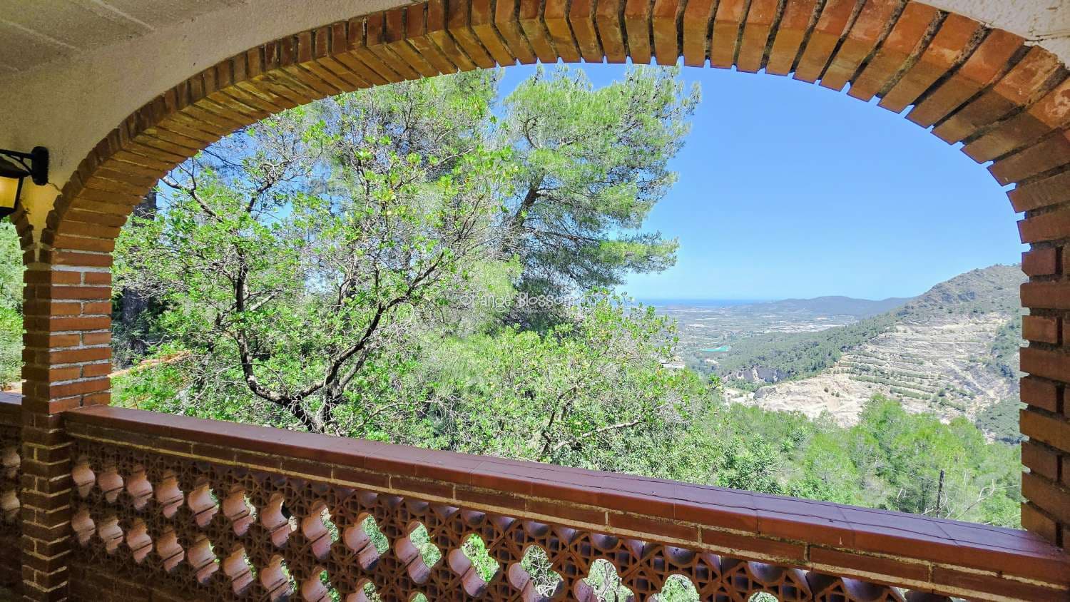 5 bedroom Villa for sale in Villalonga with pool garage - € 260,000 (Ref: 9931211)