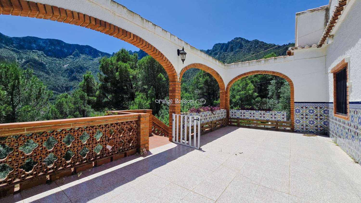 5 bedroom Villa for sale in Villalonga with pool garage - € 260,000 (Ref: 9931211)