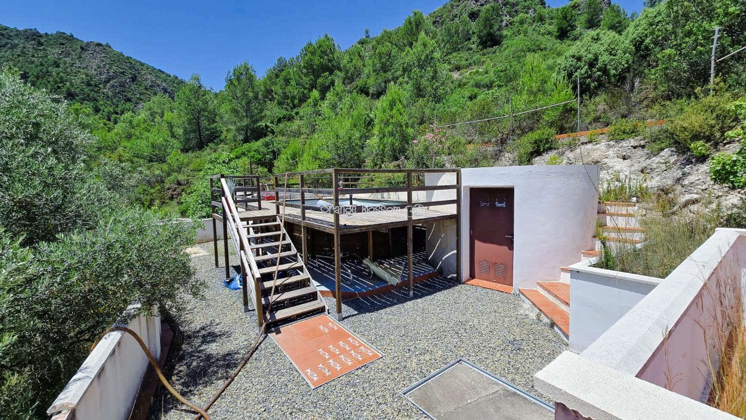 5 bedroom Villa for sale in Villalonga with pool garage - € 260,000 (Ref: 9931211)