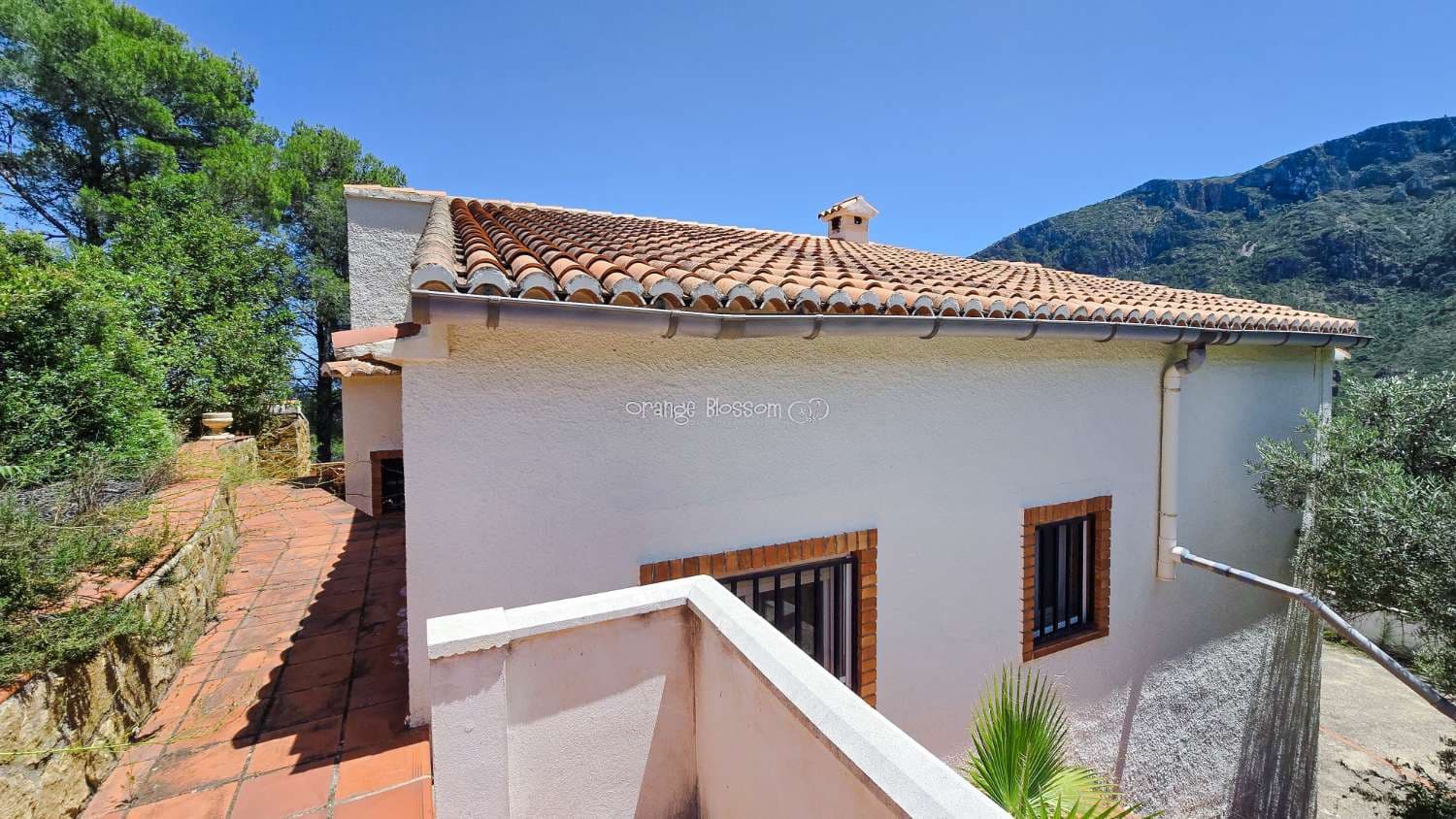 5 bedroom Villa for sale in Villalonga with pool garage - € 260,000 (Ref: 9931211)