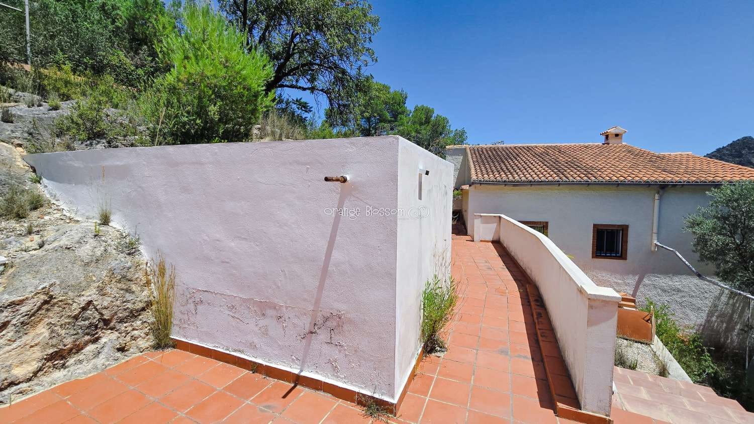5 bedroom Villa for sale in Villalonga with pool garage - € 260,000 (Ref: 9931211)
